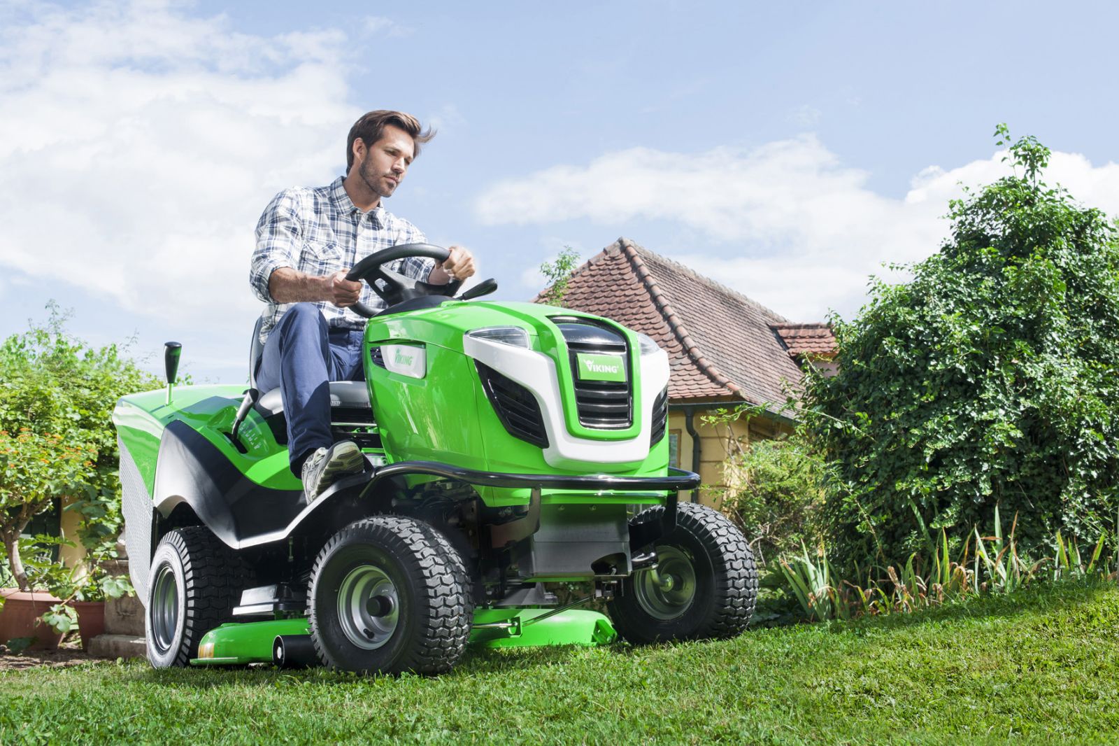 Трактор-газонокосилка VIKING MT 6112 C