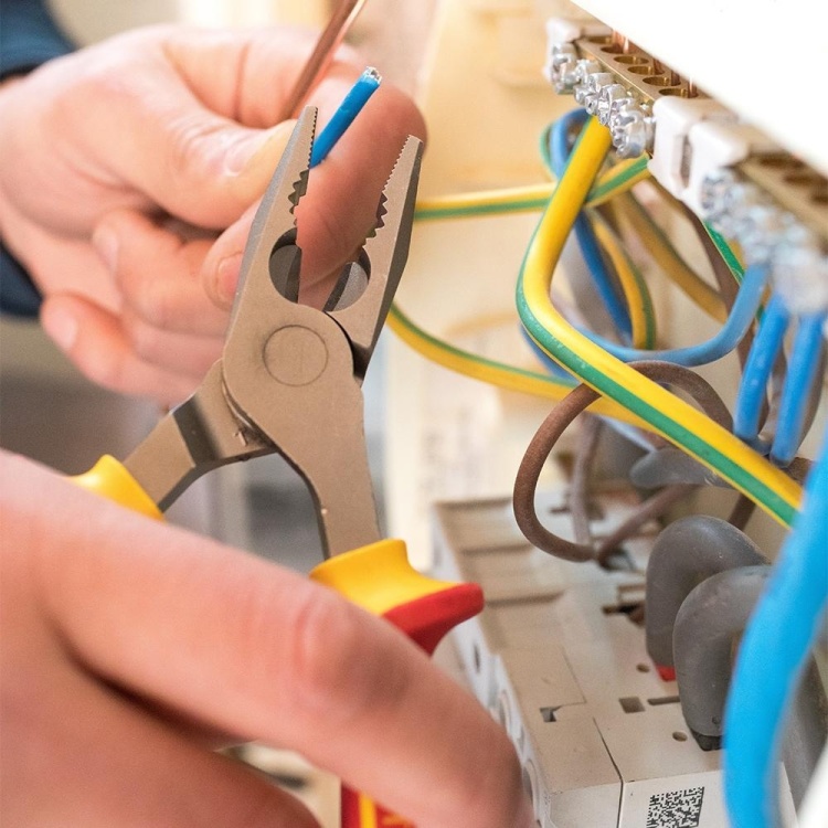 0-84-000 STANLEY ПЛОСКОГУБЦЫ ЭЛЕКТРИКА "MAXSTEEL VDE" КОМБИНИРОВАННЫЕ 160MM Х 1000В