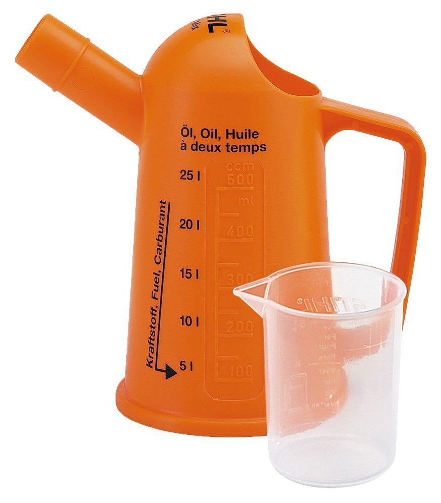 Мерная ёмкость 500 мл для подготовки топливной смеси. 