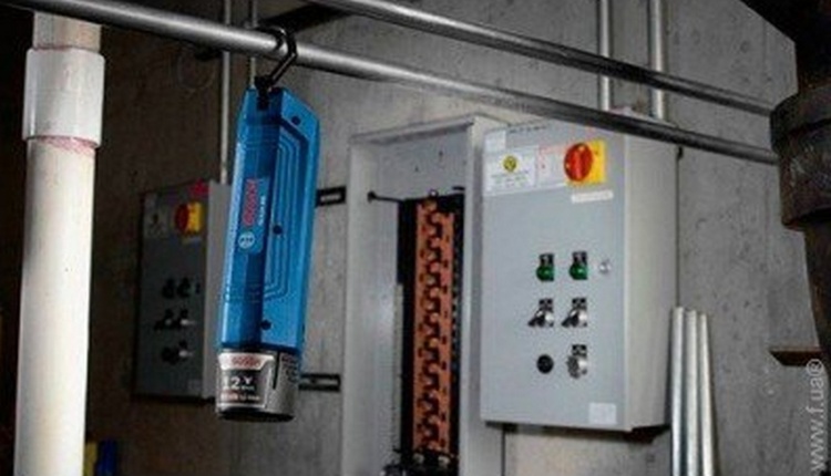 Аккумуляторный фонарь BOSCH GLI 12V-300