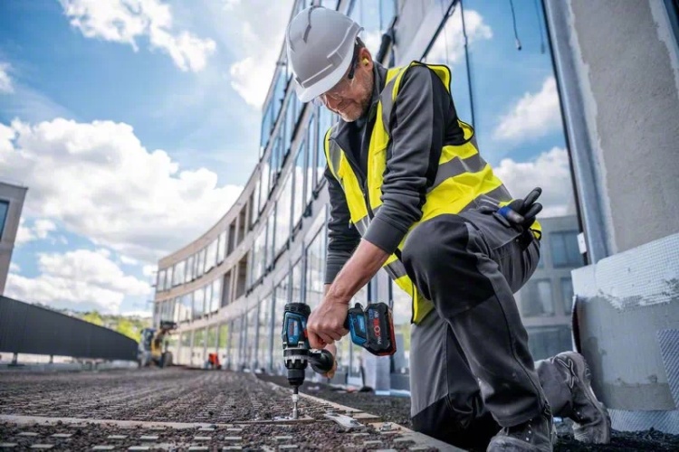 Дрель-шуруповерт Bosch GSR 18V-150 C solo in L-boxx