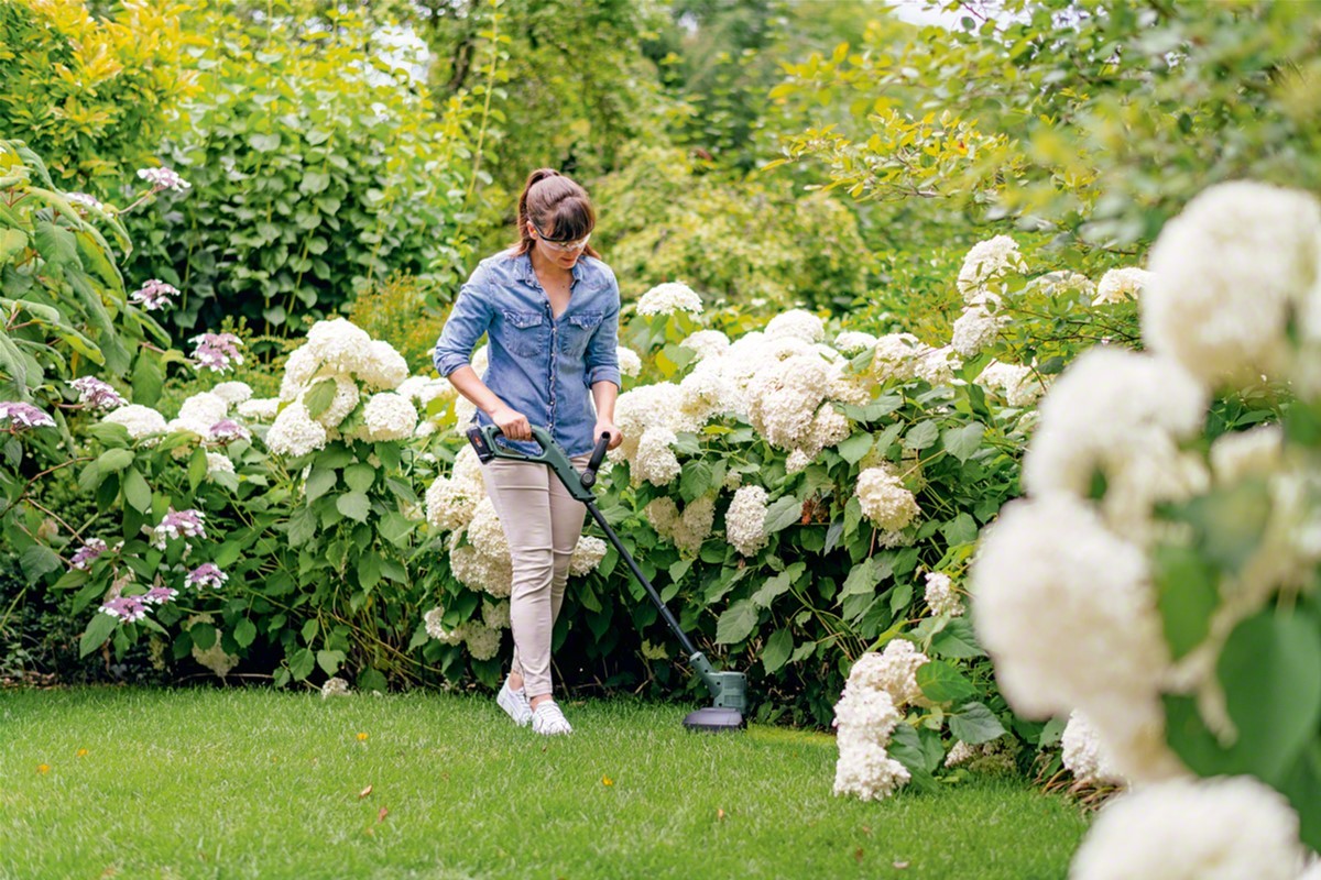 Аккумуляторный триммер Bosch EasyGrassCut 18-230