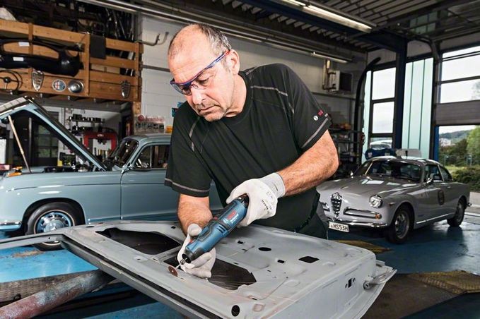 Гравер Bosch GRO 12V-35 Professional (БЕЗ АКБ)