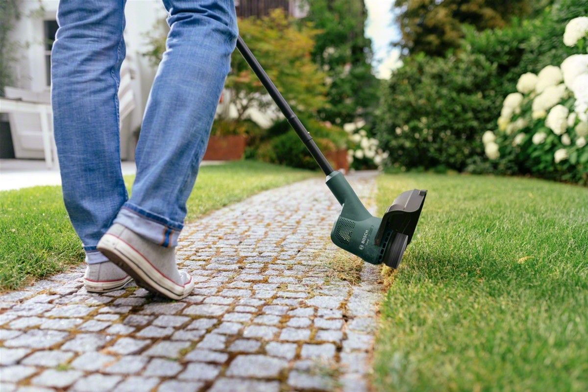 Аккумуляторный триммер Bosch EasyGrassCut 18-230