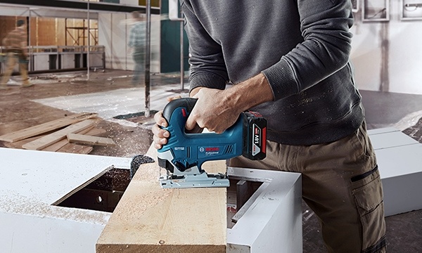 Лобзик BOSCH GST 185-Li ВЕРСИЯ БЕЗ АККУМУЛЯТОРА и ЗУ