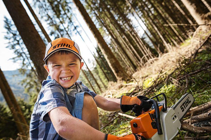 Игрушечная пила на батарейках в стиле STIHL MS 500i