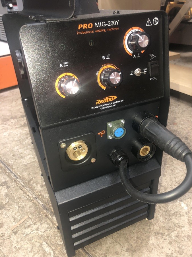 Инверторный полуавтомат REDBO PRO Mig-200 Y