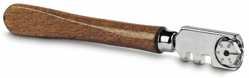 0-14-040 Стеклорез STANLEY со стальным режущим колесиком