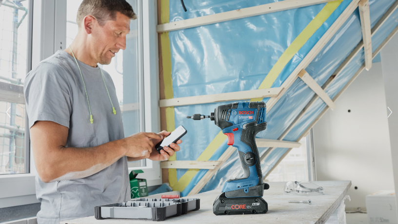  Аккумуляторный ударный гайковёрт GDR 18V-200 C Professional + набор бит 