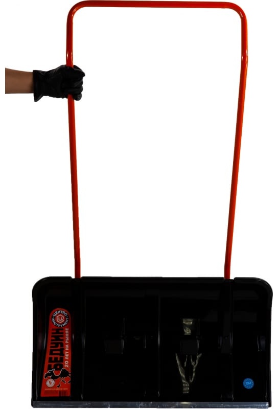 Ручной скрепер на колесах для уборки снега Бедуин