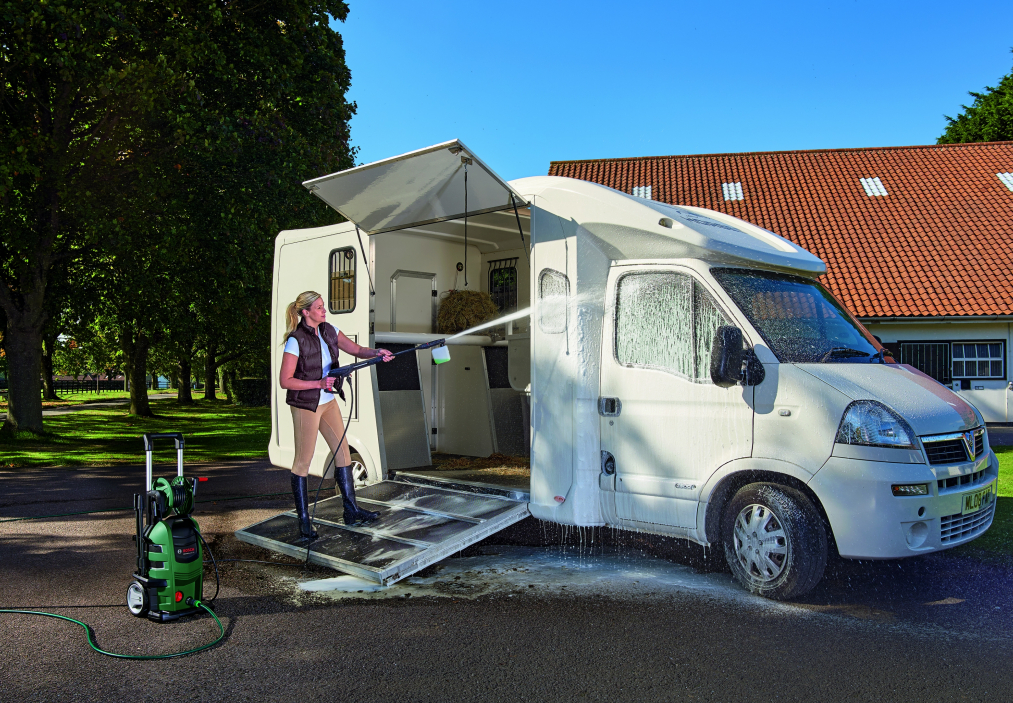 Очиститель высокого давления Bosch Advanced Aquatak 150